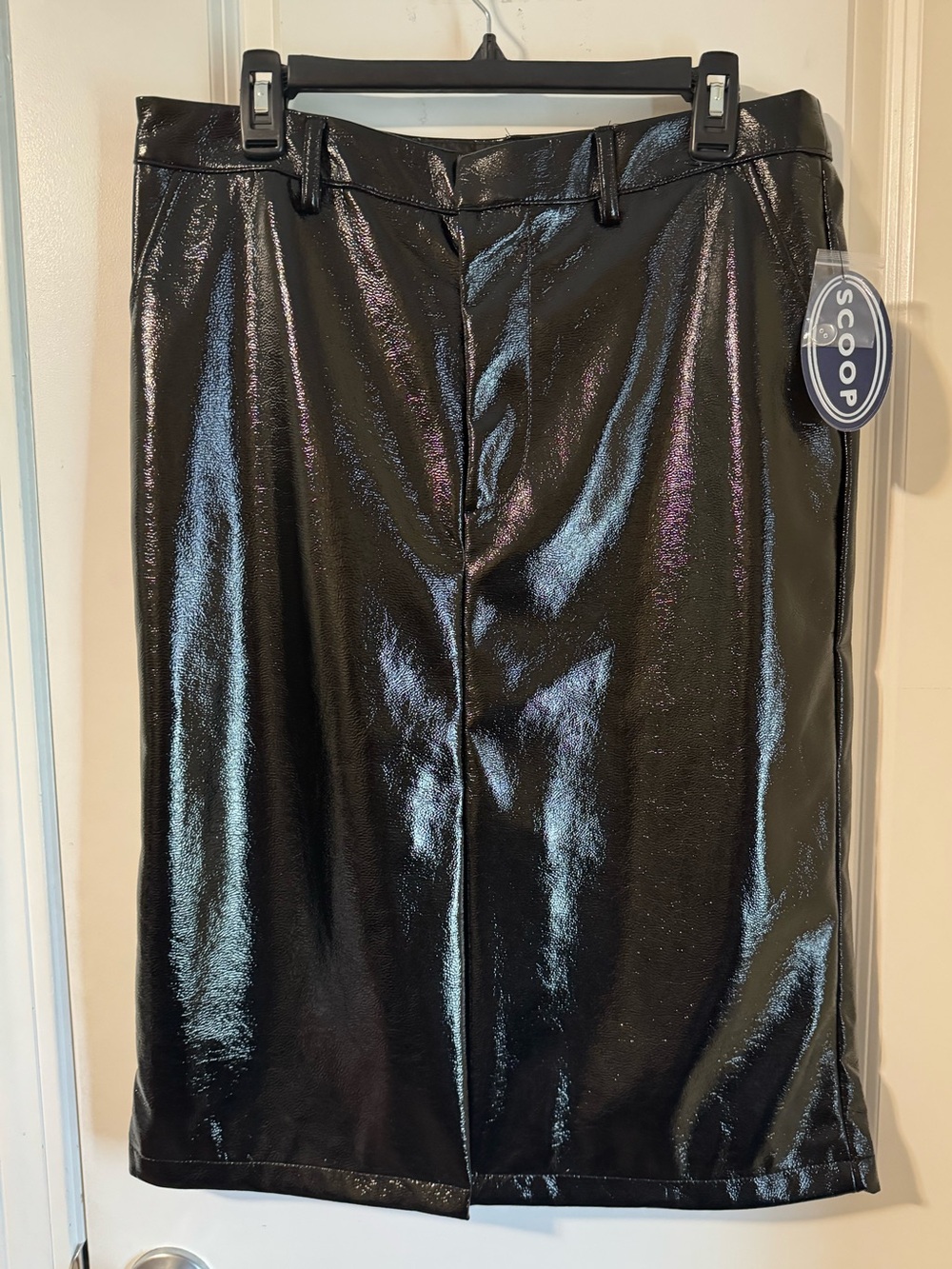 Scoop Women's Black Glossy Midi Skirt